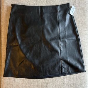 Old Navy leather skirt- size M
